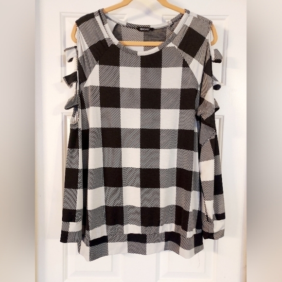 HEIMISH USA Women's Grey and Black Cut Out Sleeve Top Blouse. - Picture 1 of 3